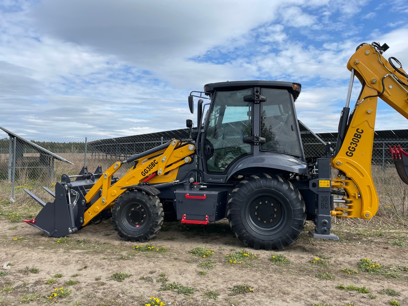 Baggerlader GG30BC + Transport nach Hauseㅤ