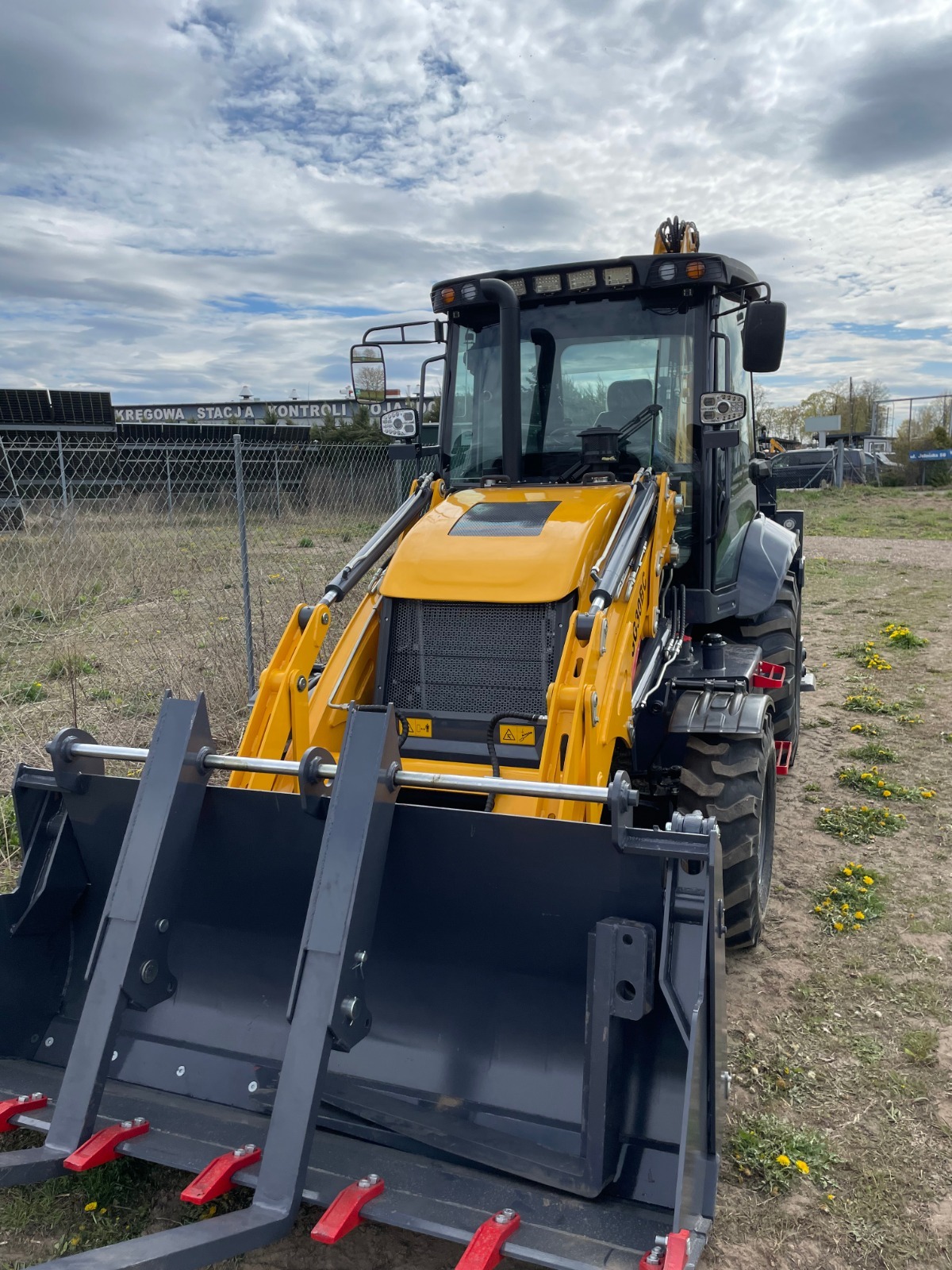 Baggerlader GG30BC + Transport nach Hauseㅤ