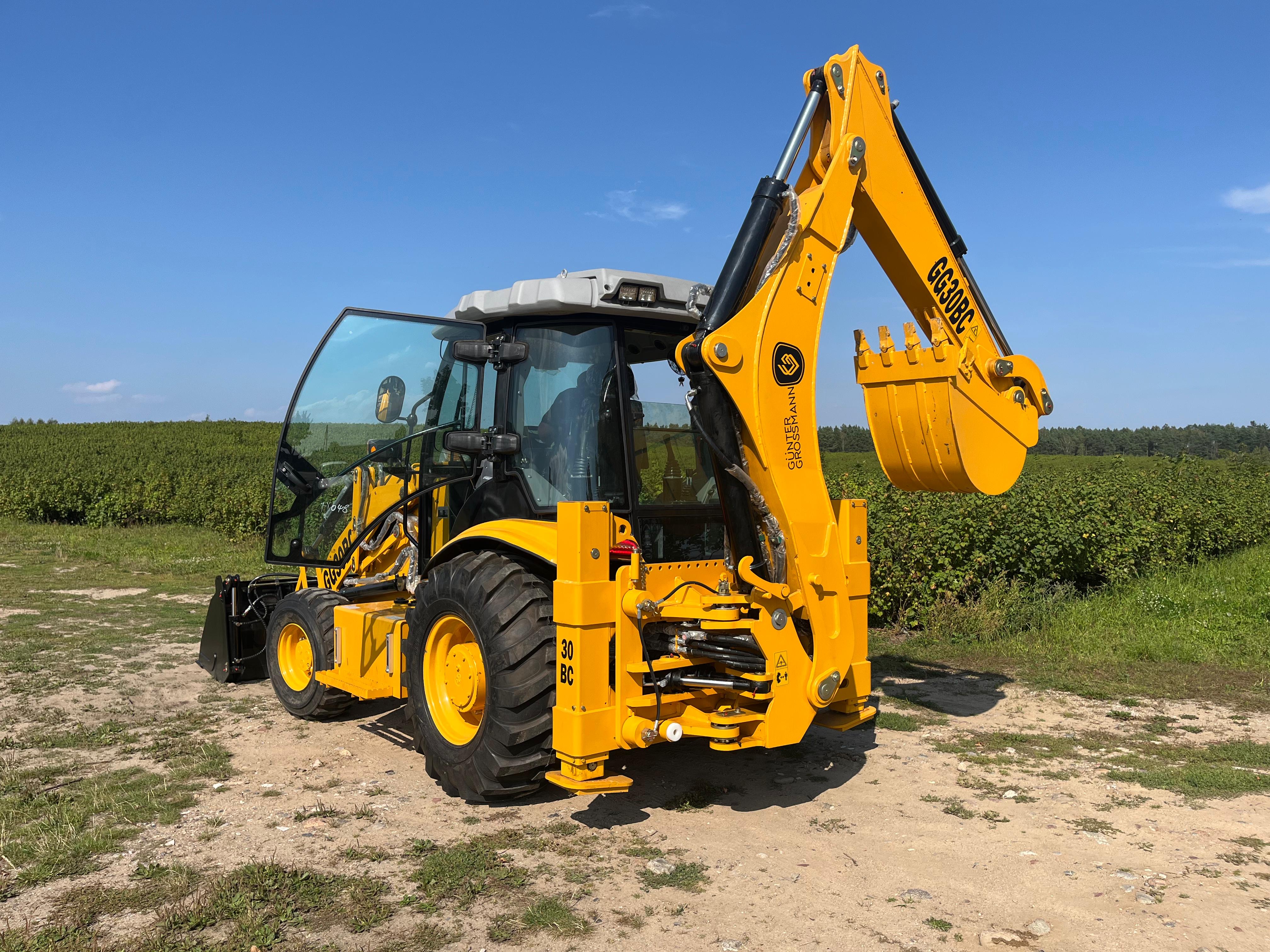 Baggerlader GG30BC + Transport nach Hauseㅤ