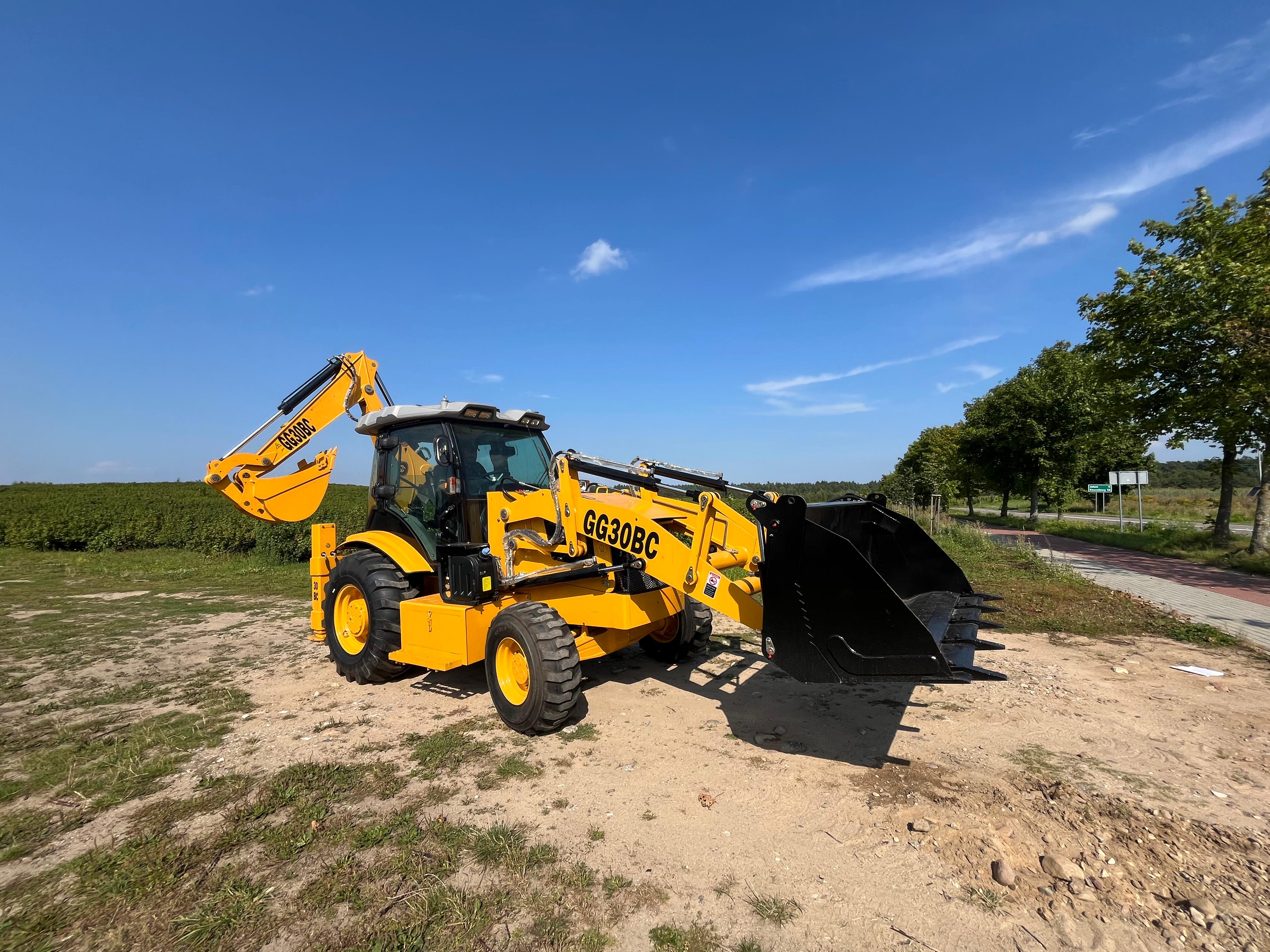 Baggerlader GG30BC + Transport nach Hauseㅤ
